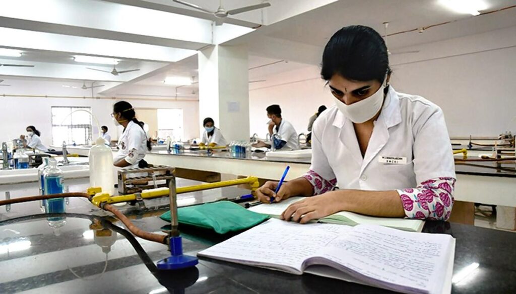 Mbbs private college fess in up